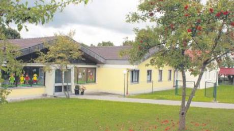 Wird grundlegend saniert und aufgestockt: der Kindergarten in Buchdorf.  