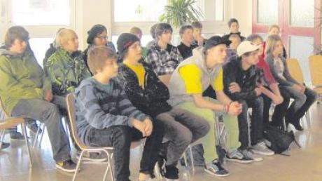 Beim Jugendforum in Holzheim äußerten junge Leute aus der Gemeinde ihre Wünsche.  