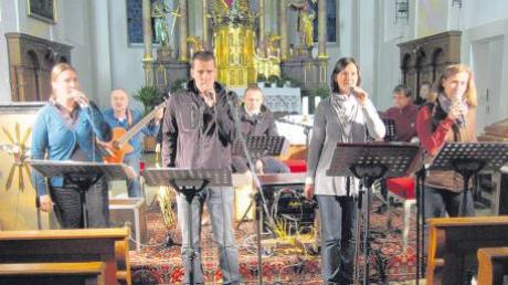 Ein wunderschönes Konzerterlebnis bereitete die Schweinfurter Band Godspell den zahlreichen Besuchern in der Pfarrkirche von Holzheim.  