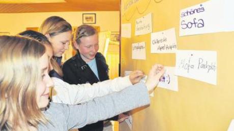 Beim Jugendforum in Buchdorf äußerten die Jugendlichen ihre Wünsche, wie der künftige Raum im neuen Gebäude aussehen könnte.  