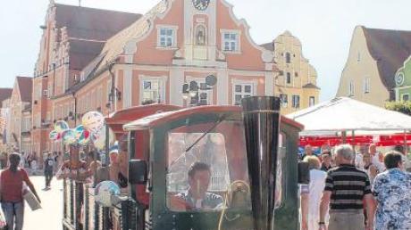 Das Stadtfest in Rain macht der Kommune Sorgen. 30000 Euro Defizit macht die Veranstaltung zu einem teuren Vergnügen.  