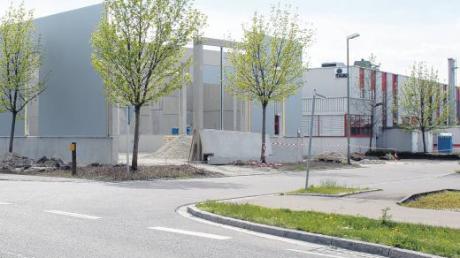 Am 25. Mai feiert die Oberndorfer Firma Tigra das Richtfest für seine neue Logistikhalle. Die Kosten für den Neubau der 1000 Quadratmeter großen Flächen belaufen sich auf 1,2 Millionen Euro. Der Bau wurde notwendig, weil der Platz in der Produktionshalle zu klein geworden war. 