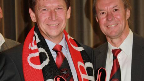 Landrat Stefan Rößle (links) ist nun auch Vorsitzender des VfB Oberndorf. 