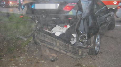 Der Fahrer dieses Wagens verursachte auf der B2 bei Rehau einen Verkehrsunfall.