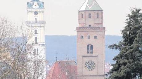 Um die Finanzen und Gebäude der Kirche – hier die Türme des Donauwörther Liebfrauenmünsters und der Heilig-Kreuz-Kirche – kümmert sich die Kirchenverwaltung. Am Sonntag wird sie neu gewählt. 