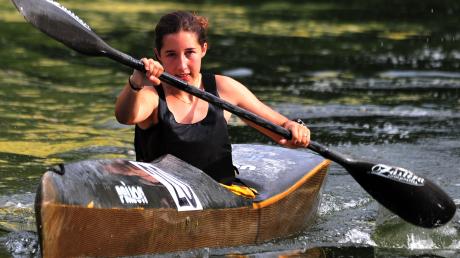 Eine Kajakfahrt auf den heimischen Flüssen bietet Katja Ableitner. Eines von 22 Sportangeboten, die es zugunsten der Kartei der Not zu ersteigern gibt. 