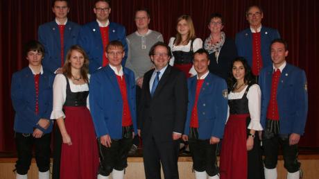 Zeigt sich bereit für weitere Entwicklungsschritte: der neue Vorstand der Musikkapelle Wörnitzstein mit Stadtoberhaupt Armin Neudert. 
