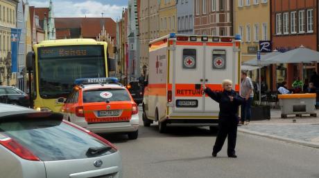 An dieser Stelle im Donauwörther Zentrum prallte ein Bub gegen einen Bus. Die Reichsstraße war wegen des Unfalls vorübergehend gesperrt. 