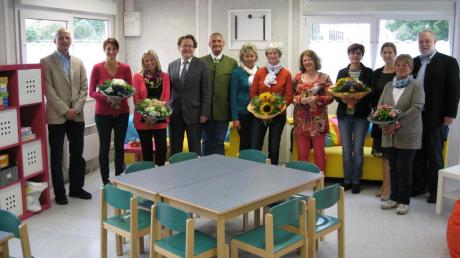 Mit Blumensträußen sind die Frauen der Riedlinger Mittagsbetreuung von Vertretern der Stadt Donauwörth verabschiedet worden. Sie sind zum Roten Kreuz, dem neuen Träger der Mittagsbetreuung, gewechselt. 
