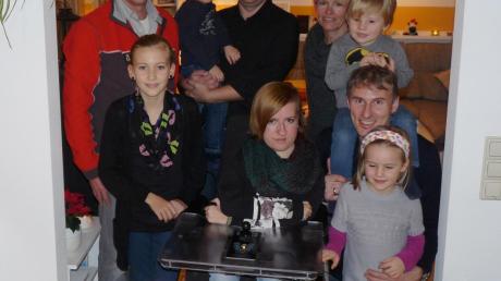 Der Freundeskreis um Nina Berger (vorne Mitte) aus Flotzheim hat wie jedes Jahr gesammelt. 4000 Euro kommen der Deutschen Gesellschaft für Muskelkranke zugute, die auch Nina in ihrem Alltag unterstützt. 
