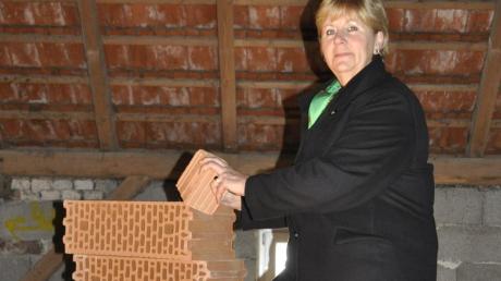 Ellen Schumacher renoviert gerade einen Bauernhof in Oberndorf. Künftig will sie auch in der Lokalpolitik zupacken. 
