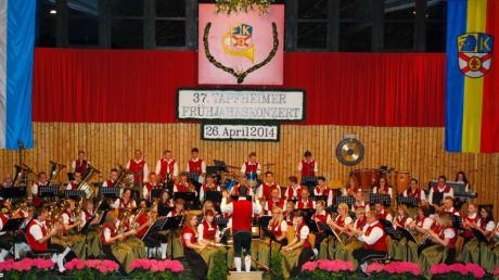 Imposantes Aufspielen: Das diesjährige Frühjahrskonzert der Vereinigten Musikkapelle Tapfheim. 
