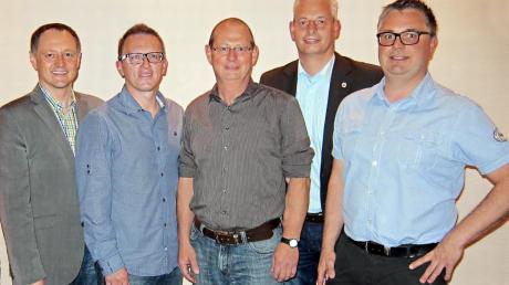 Der Vorstand des TSV Monheim; (von links) Peter Bullinger, Peter Dworschak, Josef Friedl, Bernd Ofial und Stefan Zinsmeister. 
