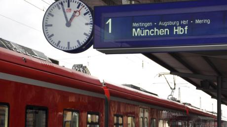 Wer mit der Bahn zwischen Donauwörth und München unterwegs ist, sollte sich während des Oktoberfests rechtzeitig Gedanken machen.