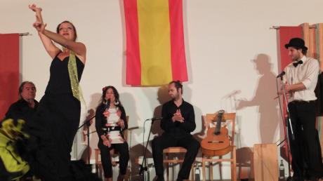 Anjanita y su Banda präsentierten dem Publikum nicht nur Tänze – sie erklärten auch die Hintergründe der Folklore. 
