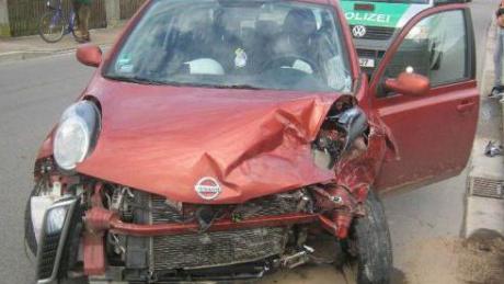 Schwere Verletzungen erlitt die Fahrerin dieses Autos in Tapfheim.