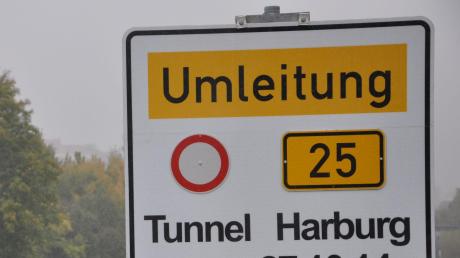 Die Sperrung der B 25 bei Harburg soll am Freitagnachmittag enden.