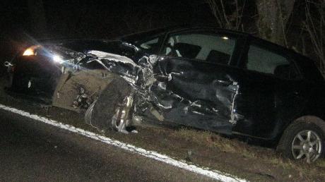 Totalschaden entstand an diesem Auto bei einem Unfall auf der Staatsstraße nahe Warching.