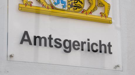 Das Amtsgericht in Nördlingen ist für den Landkreis Donau-Ries zuständig. Symbolbild. Schild 