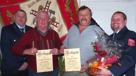 Vorsitzender Uwe Ringel ehrte Anton und Hans Spreng gemeinsam mit Kommandant Ludwig Berger (von links). 
