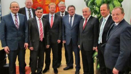 Beim Treffen in München: (von links) Martin Drexler, Reinhold Bittner, Günther Pfefferer, Wolfgang Fackler, Georg Vellinger, Gerhard Eck, Gottfried Hänsel, Joachim Aurnhammer und Johann Bernreuther.  
