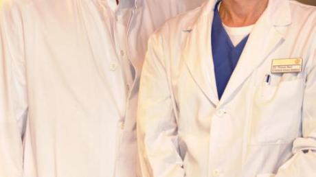 Die beiden Chefärzte Dr. Frank Erckmann (links) und Dr. Thomas Eberl weiten ihre Zusammenarbeit innerhalb des Darmzentrums auf alle Erkrankungen des Bauchraums aus.  
