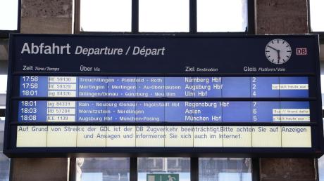 Die Streiks der Gewerkschaft GDL haben auch in der Region für Beeinträchtigungen im Bahnverkehr gesorgt. Manche Zugreisende am Bahnhof in Donauwörth hatten dafür kein Verständnis. 