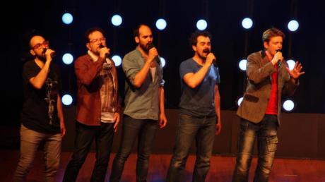 Eine perfekte Show boten die fünf Sänger von Viva Voce im Donauwörther Tanzhaus. 