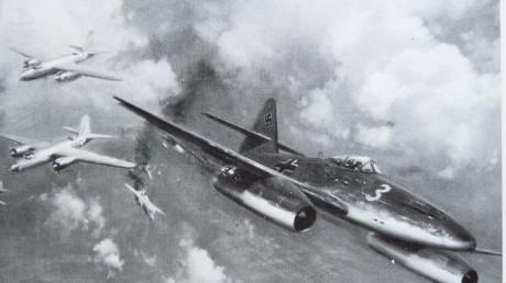 Mit einem Düsenjäger vom Typ Me262 soll der Luftwaffenoberst Günther Lützow vermutlich im Raum Donaumünster/Erlingshofen abgestürzt sein. 