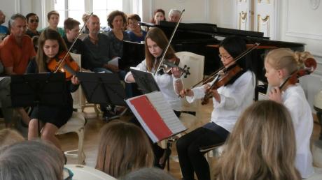Die Werner-Egk-Musikschüler begeisterten beim „Concertino“ im Donauwörther Enderlesaal. Für manche war es der erste öffentliche Auftritt.  	