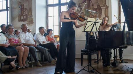Von Donauwörth aus eroberte sie die Konzertsäle der Welt: Star-Geigerin Veronika Eberle beim Kammermusikabend in Leitheim.  	