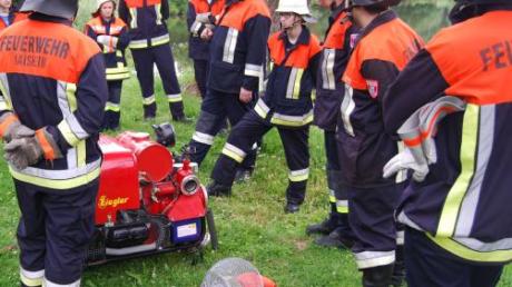 Beim Maschinisten-Lehrgang für Feuerwehrleute in Kaisheim wurde in Theorie und Praxis unterrichtet. 	