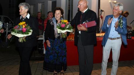 Wurden beim Festabend geehrt (von links) Marlies Binger, Loni Rusch und Altbürgermeister Hans Leinauer, rechts Bürgermeister Albert Lohner. 