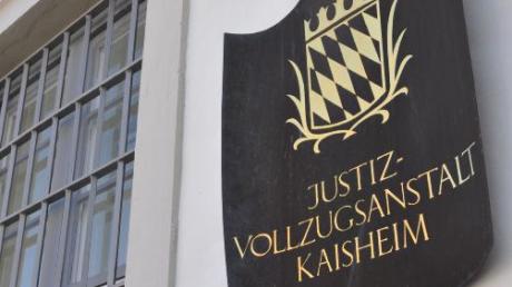 Aus der Justizvollzugsanstalt Kaisheim heraus führte ein 75-Jähriger seine kriminelle Karriere fort.  