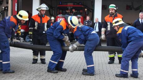 Das Üben hat sich für die Mertinger Feuerwehrler gelohnt. Alle haben die Leistungsprüfung „Die Gruppe im Löscheinsatz“ bestanden.  	