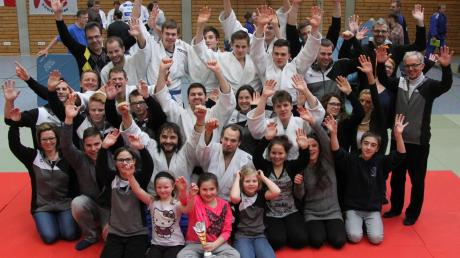 Mit dem Erreichen der Vizemeisterschaft in der Schwabenliga hatten die Judokas des TSV Wemding allen Grund, mit ihren Fans zu feiern. 