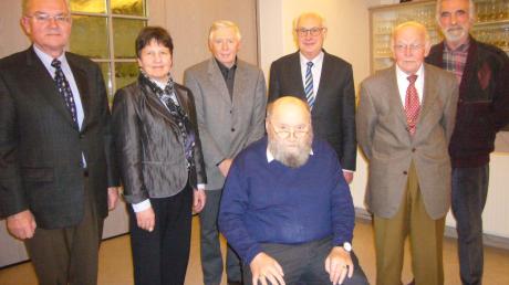 Die Katholische Erziehergemeinschaft (KEG) hat langjährige Mitglieder geehrt: (von links) Josef Huber (Kreisvorsitzender), Marianne Schöpf (40 Jahre), Rudolf Weber, Markus Strobel, Roland Würth (50 Jahre), Johann Rauwolf (60 Jahre) und Willibald Pollity (45 Jahre).  	