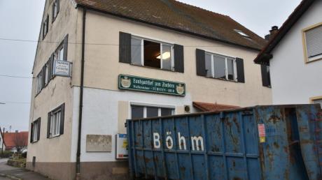 Die ehemalige Gaststätte Zum Fuchsen in Gosheim wird demnächst abgerissen. Die Gemeinde Huisheim hat das Anwesen gekauft.  	