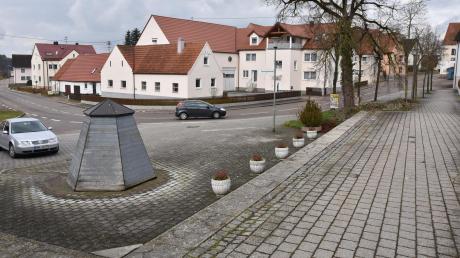 Die Ortsdurchfahrt von Gosheim (im Hintergrund) wird von Dienstag, 1. März, an gesperrt, weil die Straße komplett erneuert wird. Die Bauarbeiten dauern bis ins nächste Jahr hinein. Dabei wird auch der Dorfplatz um den Brunnen neu gestaltet.
