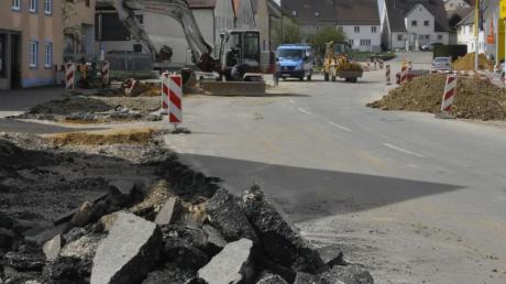 Die Donauwörther Straße in Monheim wird auf einer Länge von rund 300 Metern komplett erneuert – inklusive Versorgungsleitungen. 