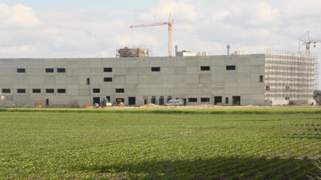 Die Großmolkerei Zott baut in Mertingen ein neues, markantes Produktionsgebäude.