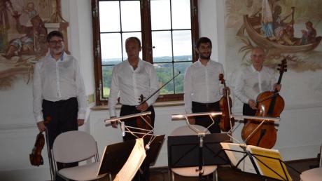 Brachten den wunderschönen Festsaal von Schloss Leitheim zum Klingen: die Musiker von Quatuor Danel. 	 	