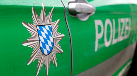 Die Polizei berichtet, dass ein bislang unbekannter Täter mehrere Autos in Oettingen zerkratzte.
