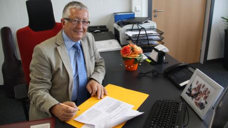 Seinen Schreibtisch an der Grund- und Mittlschule Monheim wird Rektor Anton Auernhammer heute offiziell verlassen. Er geht in den Ruhestand. 