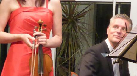 Ein renommiertes Duo aus München: Die Violinistin Anna Sophie Dauenhauer und der Pianist Lukas Maria Kuen. 	 	