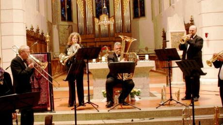 Das Ensemble Brass a Noble mit (von links): Sängerin Anja Ott Michael Stocker, Sarah Bischof, Christian Braun, Christian Daschner und Andreas Gudera. 	 	