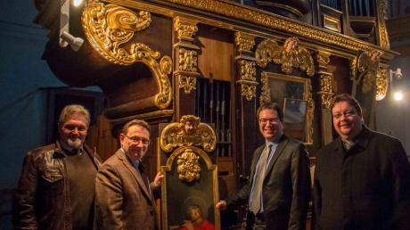 Jetzt ist die Orgelsanierung gesichert. Darüber freuen sich (von links): Niederschönenfelds Bürgermeister Peter Mahl, MdB Ulrich Lange, Organist Florian Luderschmid und Stadtpfarrer Jörg Biercher. 	 	