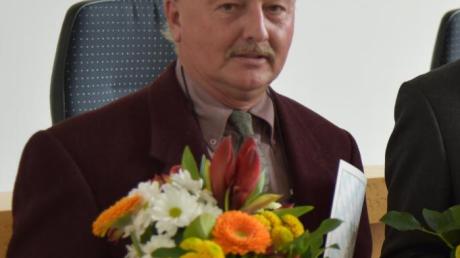 Winfried Bönisch gibt seit 37 Jahren ehrenamtlich Verkehrsunterricht in der JVA Kaisheim.  	