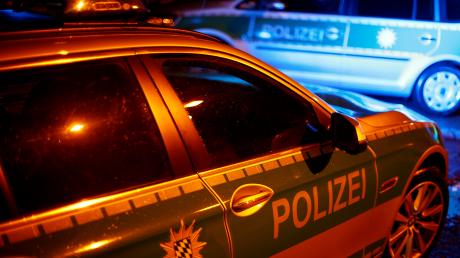 Die Polizei meldet einen Unfall von der B2 bei Kaisheim.