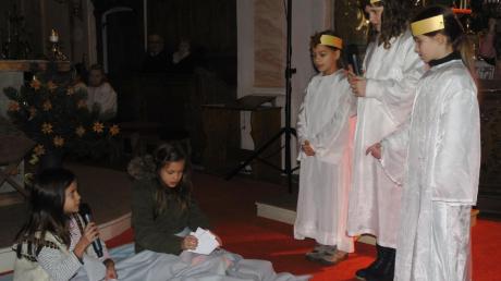 Akteure der Grundschule Fünfstetten-Gosheim brachten die biblische Geschichte als Musical in die Pfarrkirche. 	 	